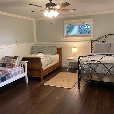 Tucked Away Newly Renovated 2 Bedroom/ 1 Bath Sleeps 8 Beaufort Bagian luar foto