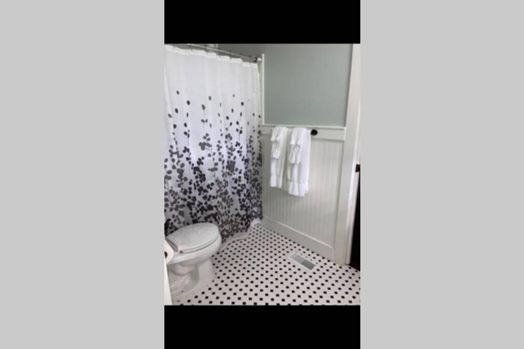 Tucked Away Newly Renovated 2 Bedroom/ 1 Bath Sleeps 8 Beaufort Bagian luar foto
