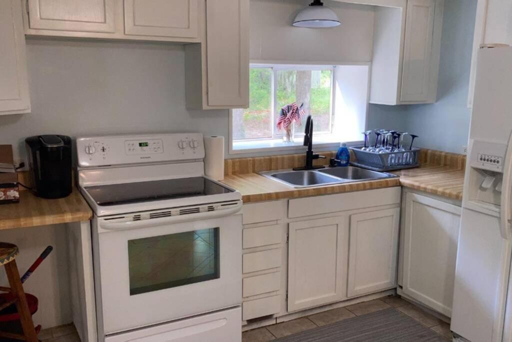 Tucked Away Newly Renovated 2 Bedroom/ 1 Bath Sleeps 8 Beaufort Bagian luar foto