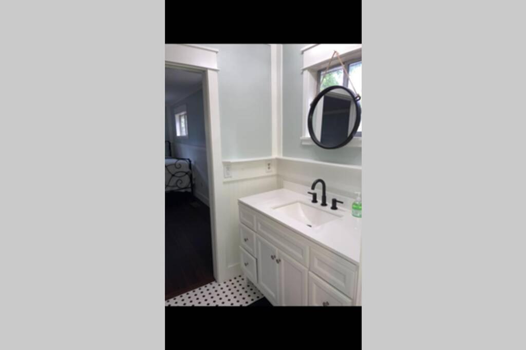 Tucked Away Newly Renovated 2 Bedroom/ 1 Bath Sleeps 8 Beaufort Bagian luar foto