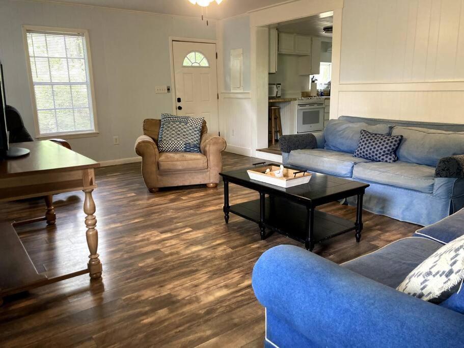 Tucked Away Newly Renovated 2 Bedroom/ 1 Bath Sleeps 8 Beaufort Bagian luar foto